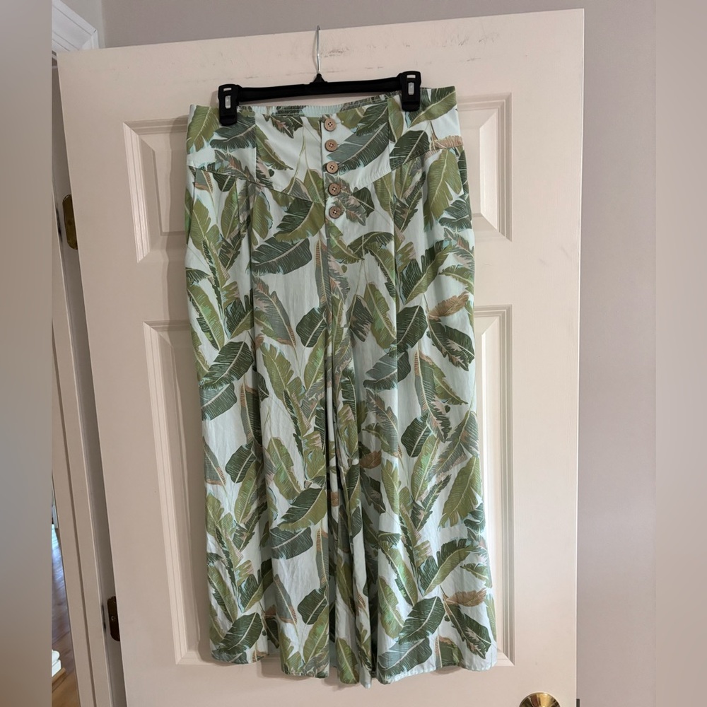 Versona Mint Green Tropical Leaf-Print Button-Front Wide-Leg Capri Pants